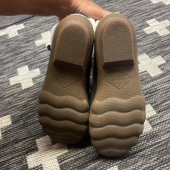 Sperry Size 6 1/2 Worn Twice - Picture 4 of 5
